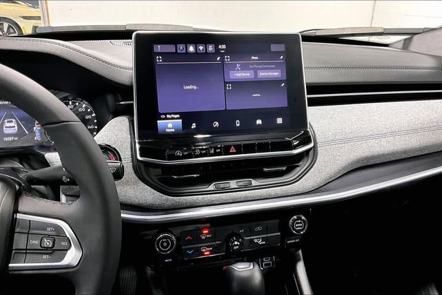 Used 2024 Jeep Compass Latitude image 4