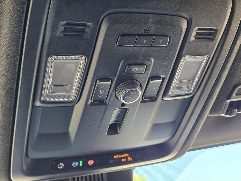 Used 2023 GMC Yukon Denali RWD image 31