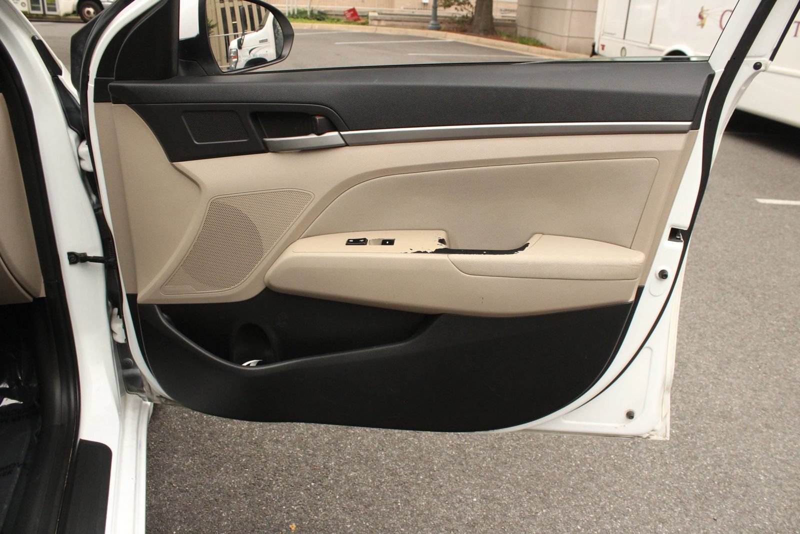 Used 2017 Hyundai Elantra SE FWD image 24