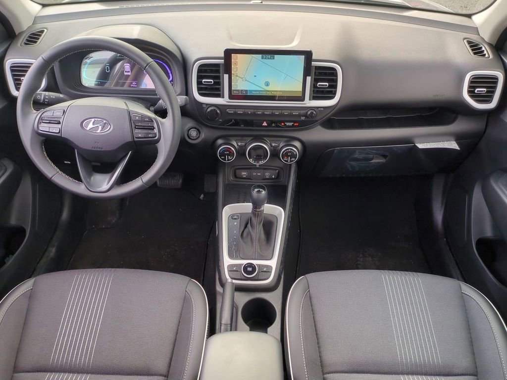 Certified 2025 Hyundai Venue Limited FWD image 22