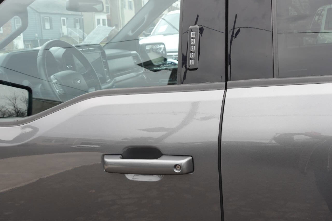 Used 2024 Ford F150 XLT w/ XLT Black Appearance Package image 15