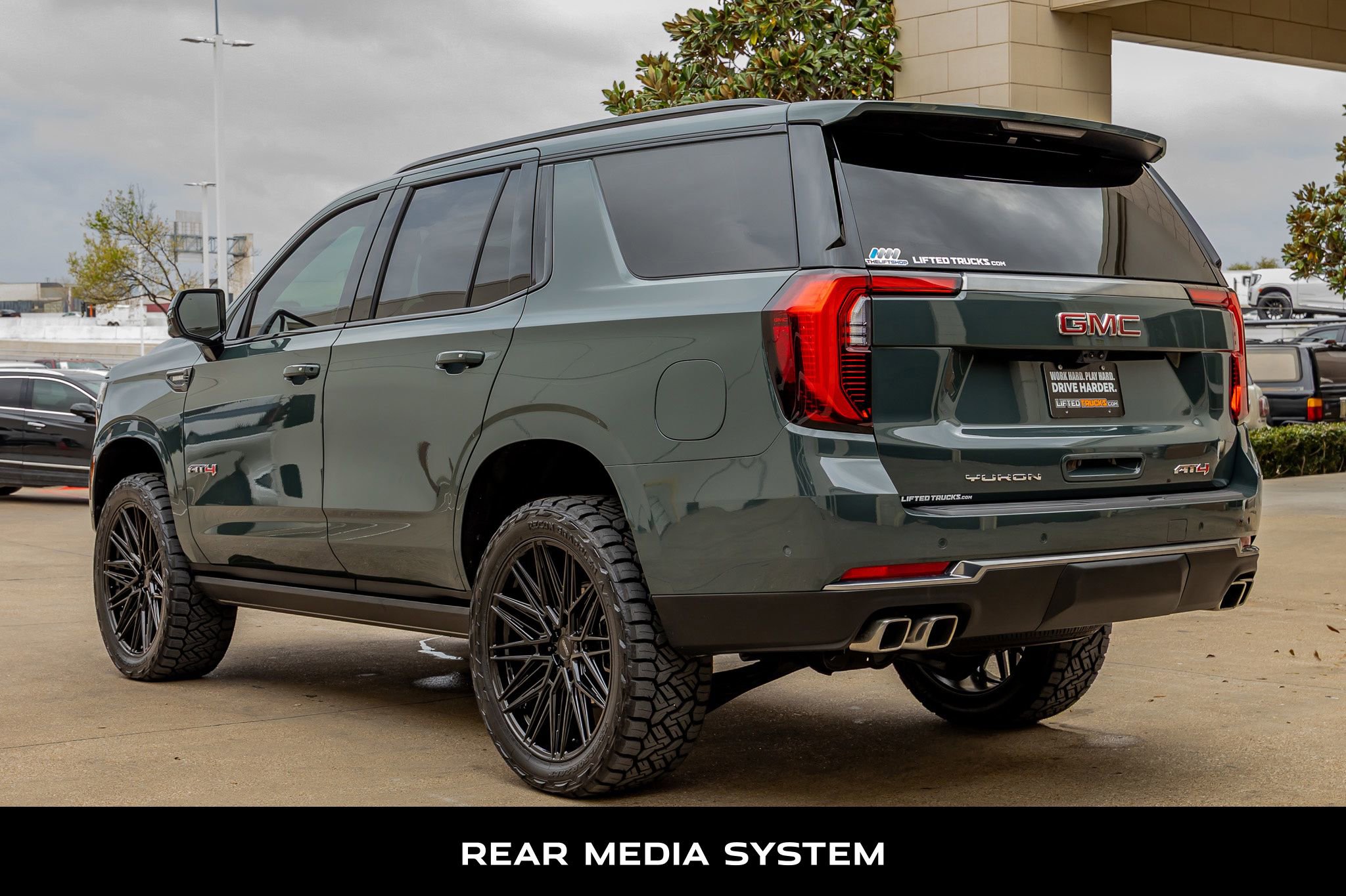 Used 2025 GMC Yukon AT4 w/ AT4 Premium Plus Package image 7