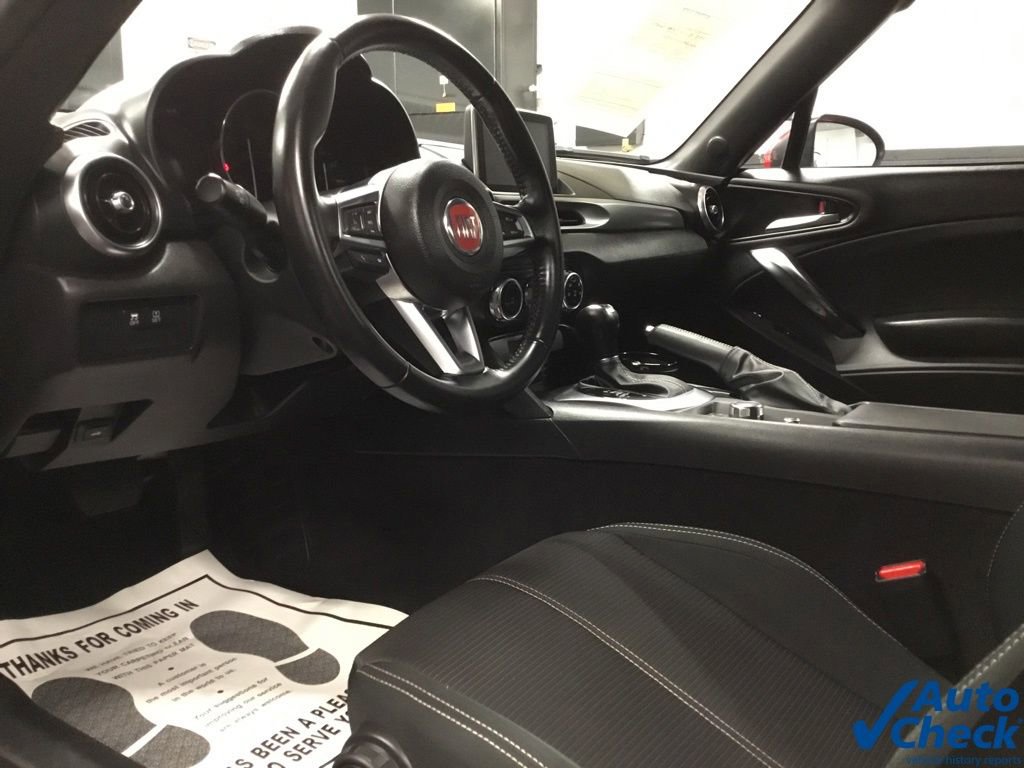 Used 2018 FIAT 124 Spider Classica w/ Technology Group image 32