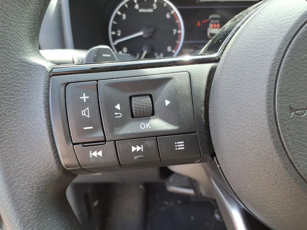 Used 2023 Nissan Rogue SV image 19