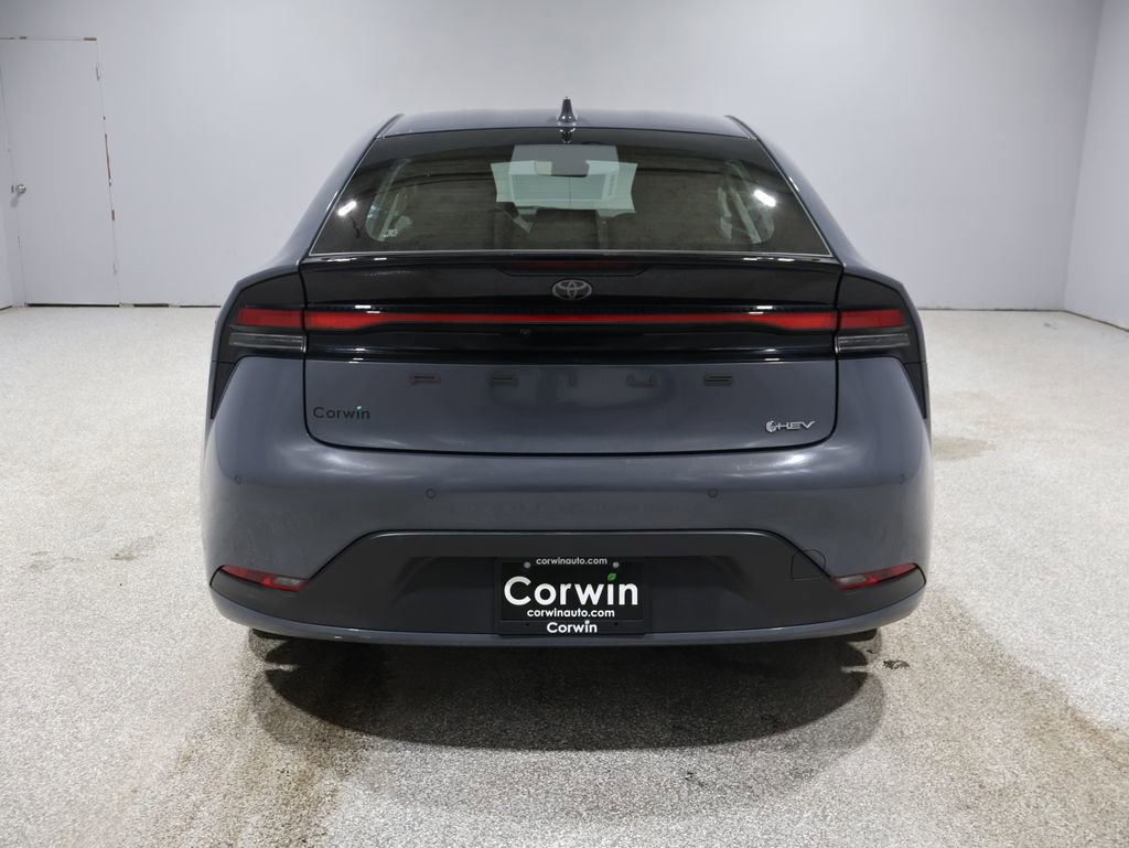 Used 2024 Toyota Prius LE image 3