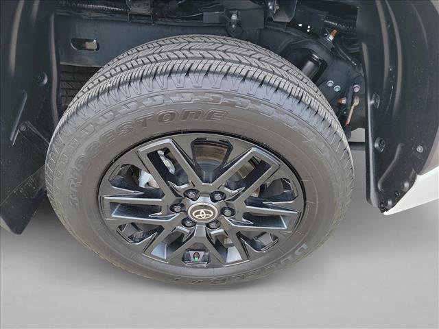Used 2025 Toyota Tundra Limited AWD/4WD image 11