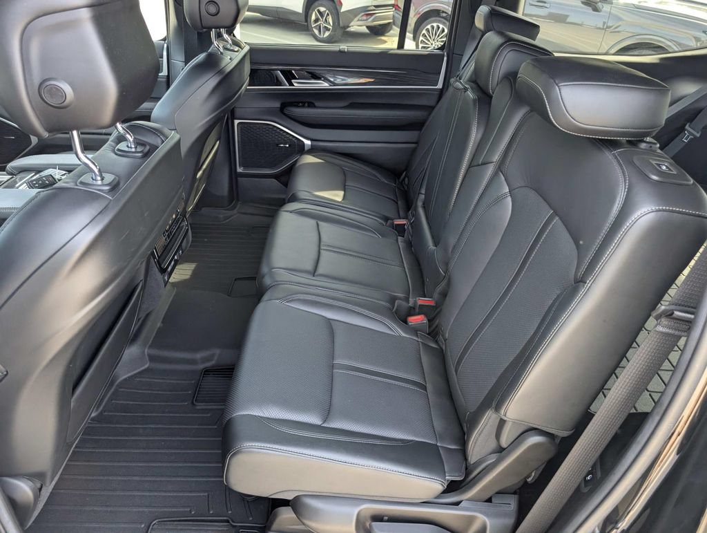 Used 2022 Jeep Wagoneer Series III w/ Convenience Group I AWD/4WD image 23
