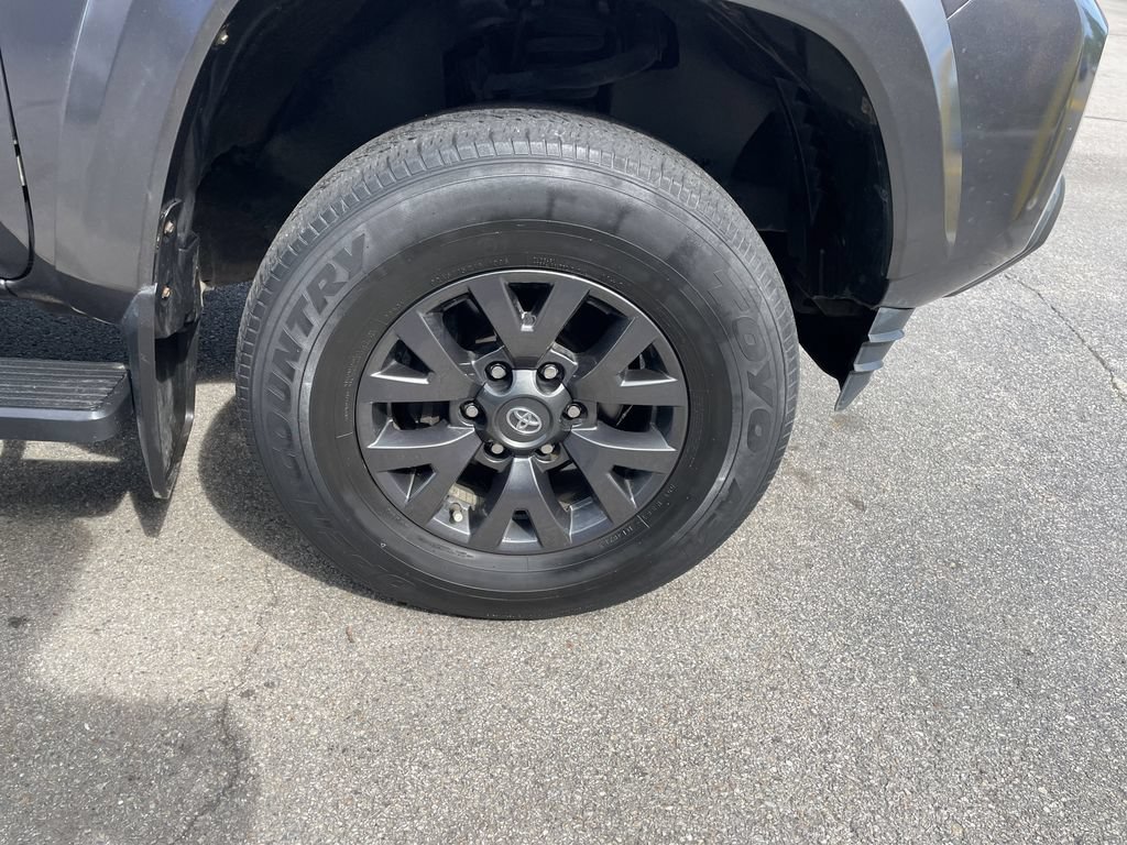 Certified 2022 Toyota Tacoma SR5 w/ SR5 Appearance Package (SM) AWD/4WD image 11