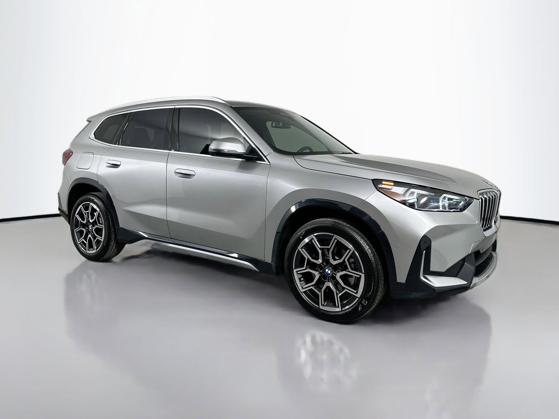 New 2026 BMW X1 xDrive28i w/ Technology Package image 3