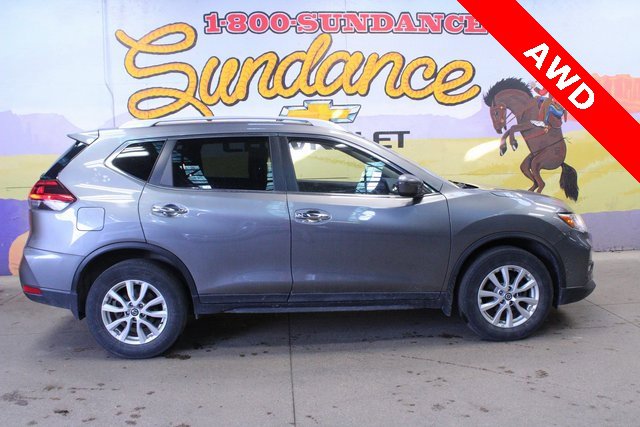 Used 2020 Nissan Rogue SV image 1