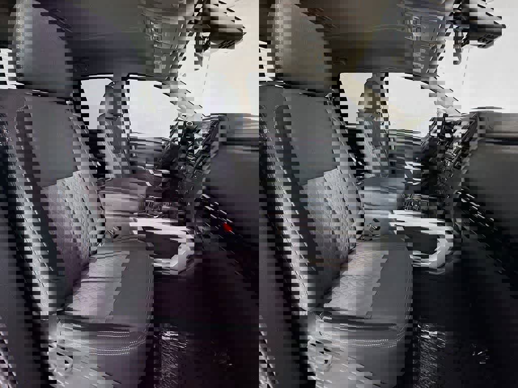 Used 2024 Nissan Titan SV w/ SV Convenience Package image 15