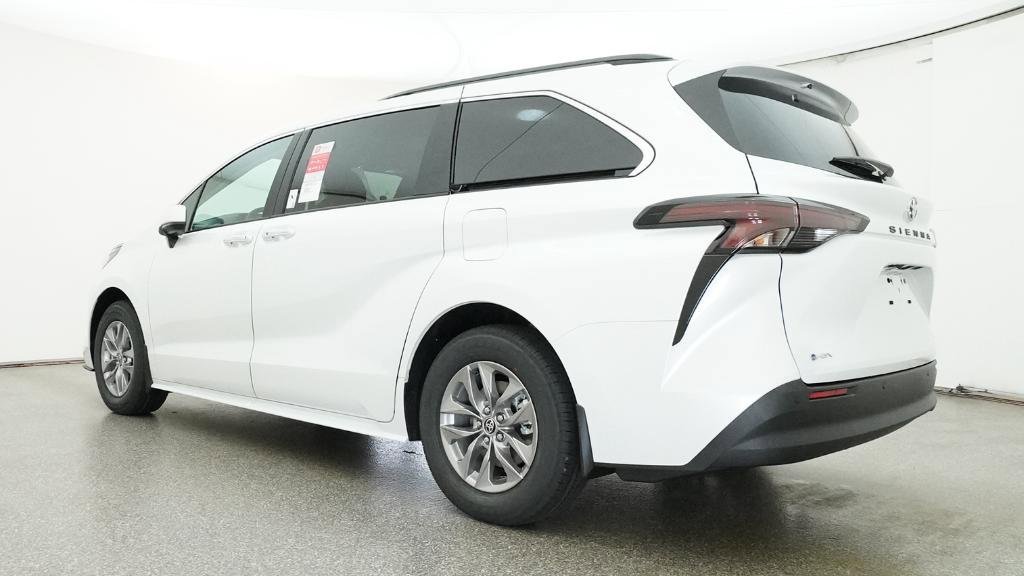New 2026 Toyota Sienna XLE FWD image 3