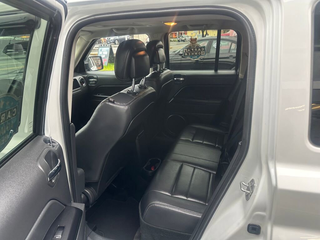 Used 2015 Jeep Patriot High Altitude AWD/4WD image 11
