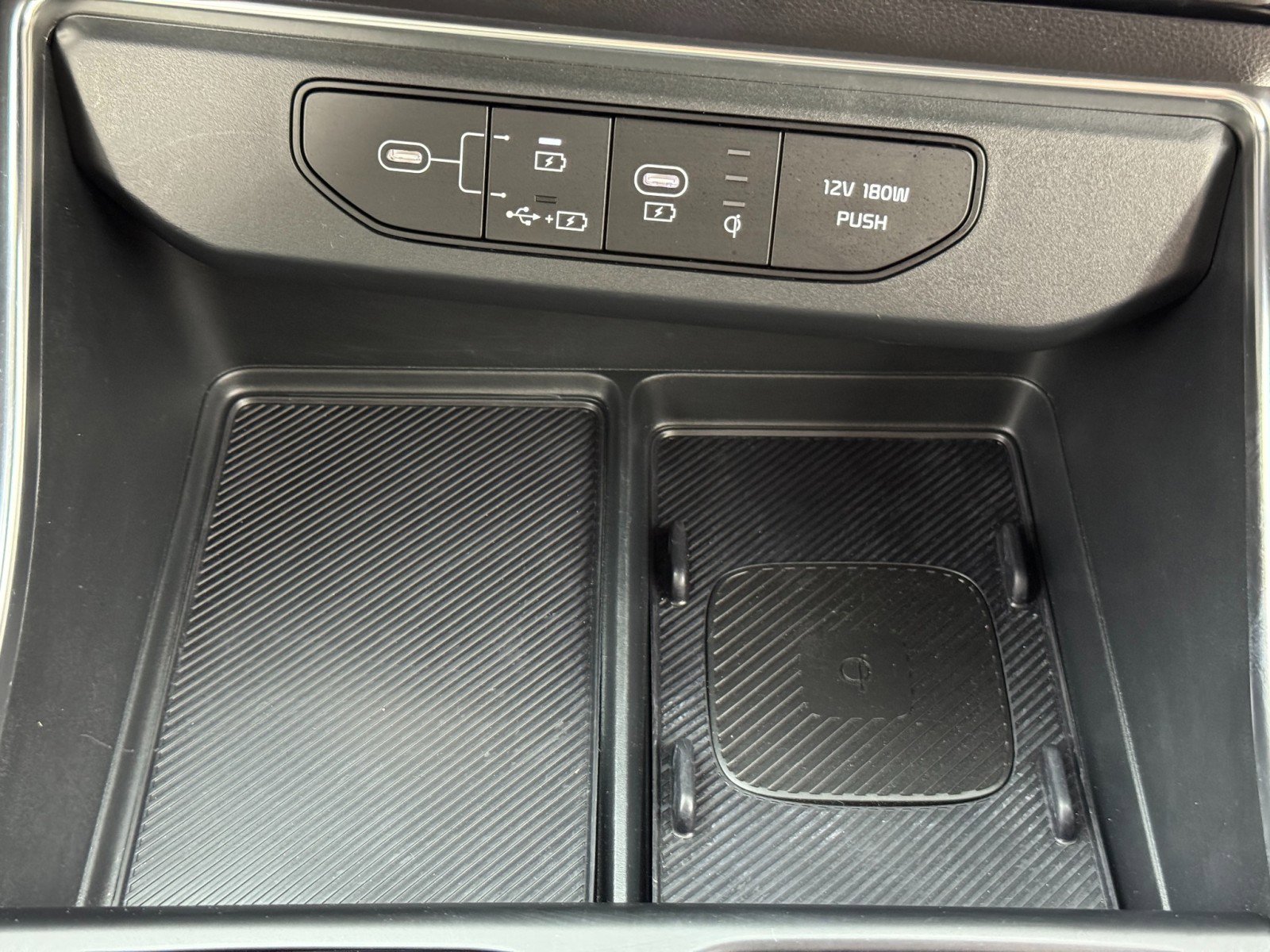Used 2025 Kia Carnival EX FWD image 33