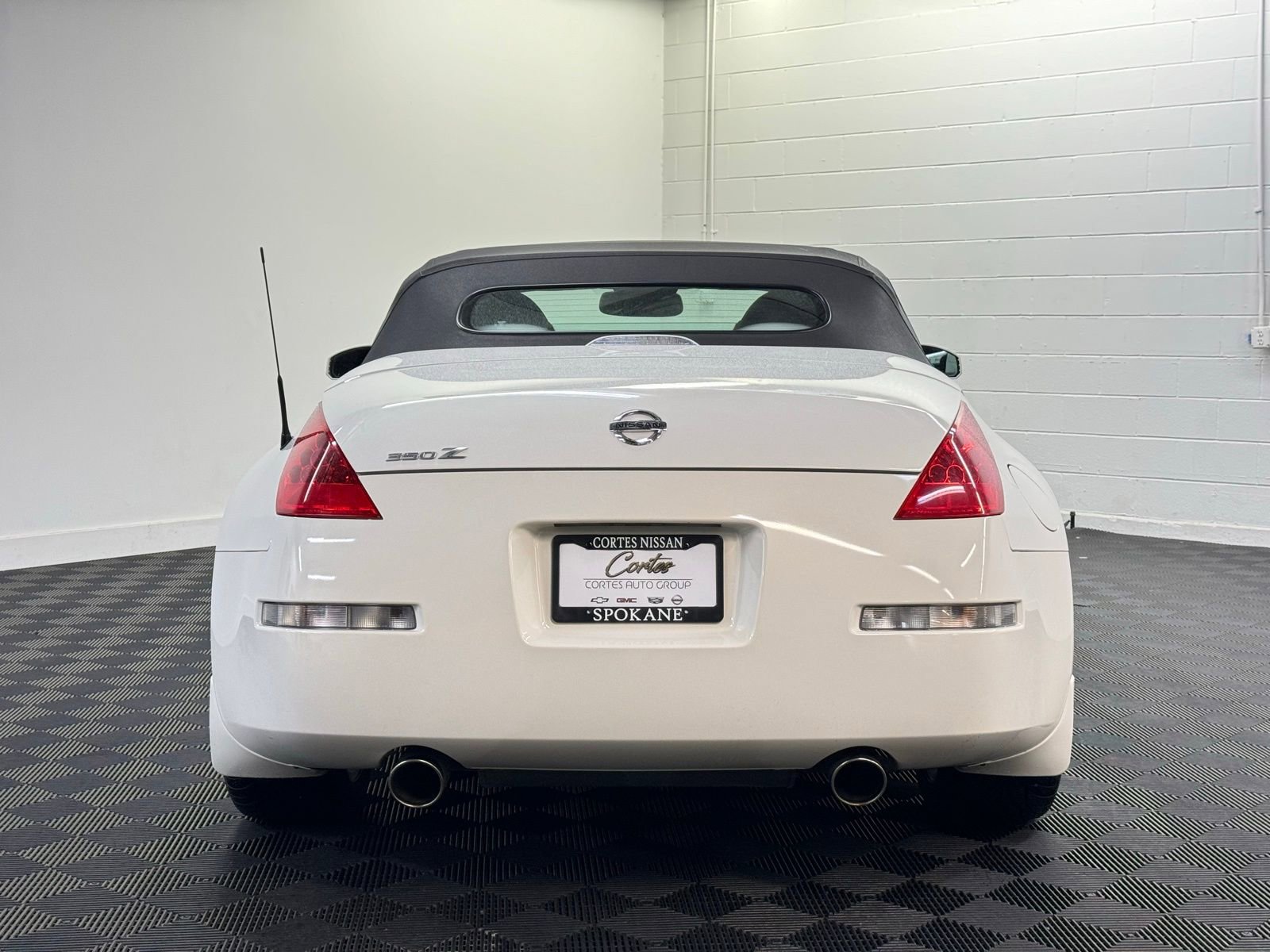 Used 2009 Nissan 350Z Touring image 6