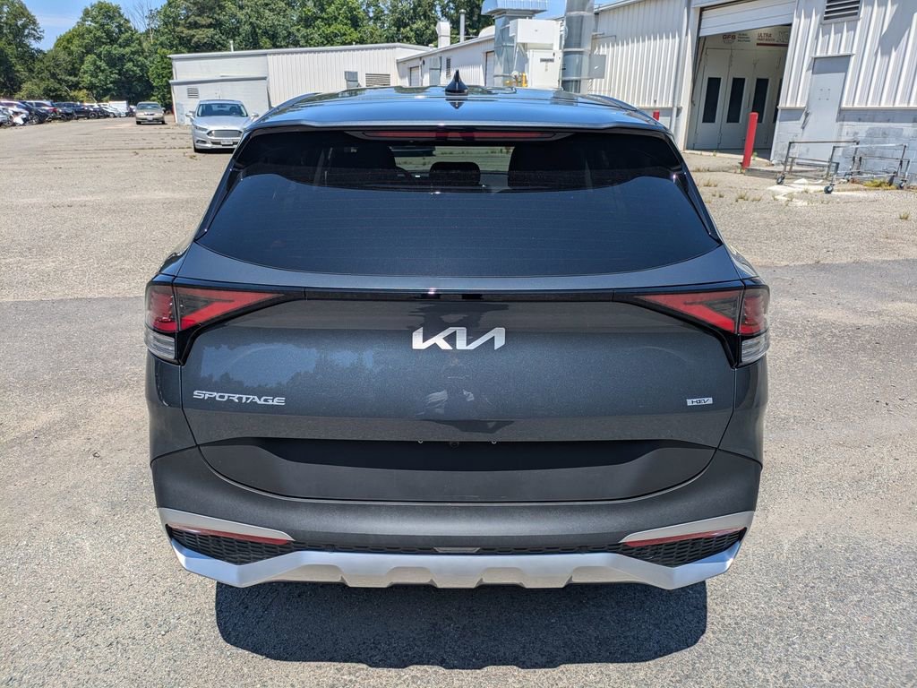 Used 2025 Kia Sportage LX FWD image 5