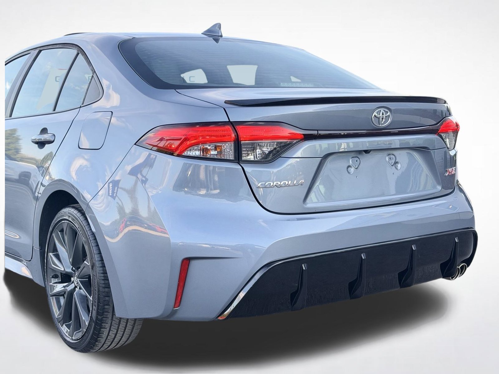 Used 2023 Toyota Corolla XSE FWD image 3