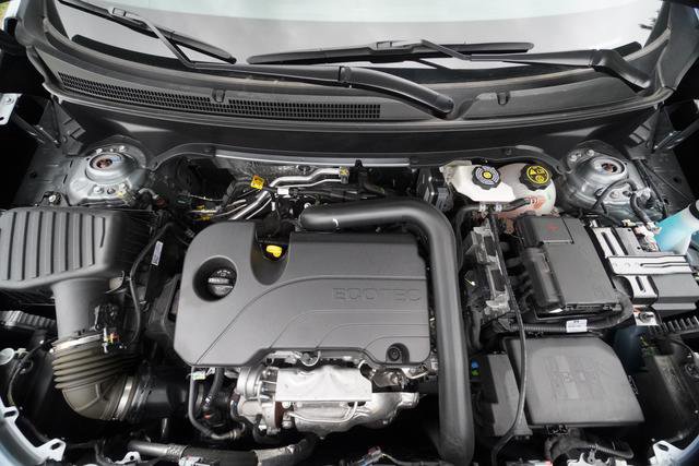 Used 2024 Chevrolet Equinox LT w/ LPO, Floor Liner Package image 10