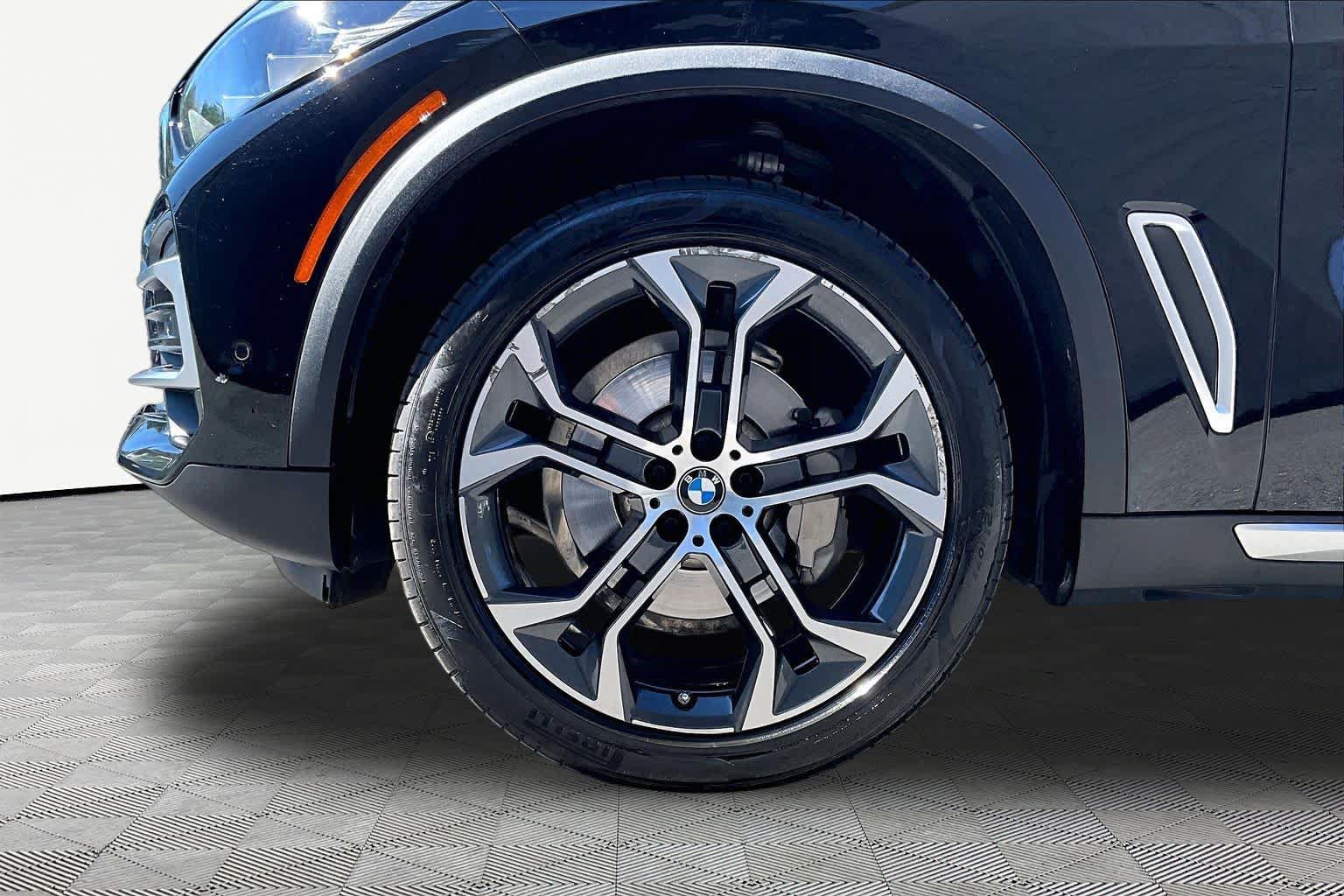 Used 2023 BMW X5 xDrive40i w/ Luxury Seating Package AWD/4WD image 11