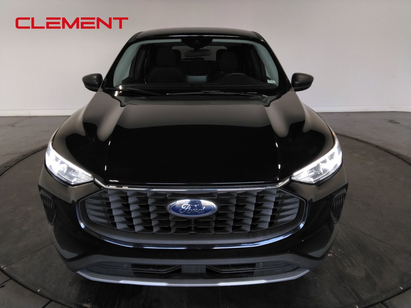 Used 2024 Ford Escape Active w/ Cold Weather Package FWD image 2