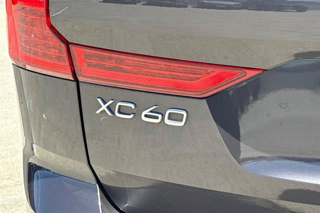 Certified 2025 Volvo XC60 B5 Plus AWD/4WD image 29