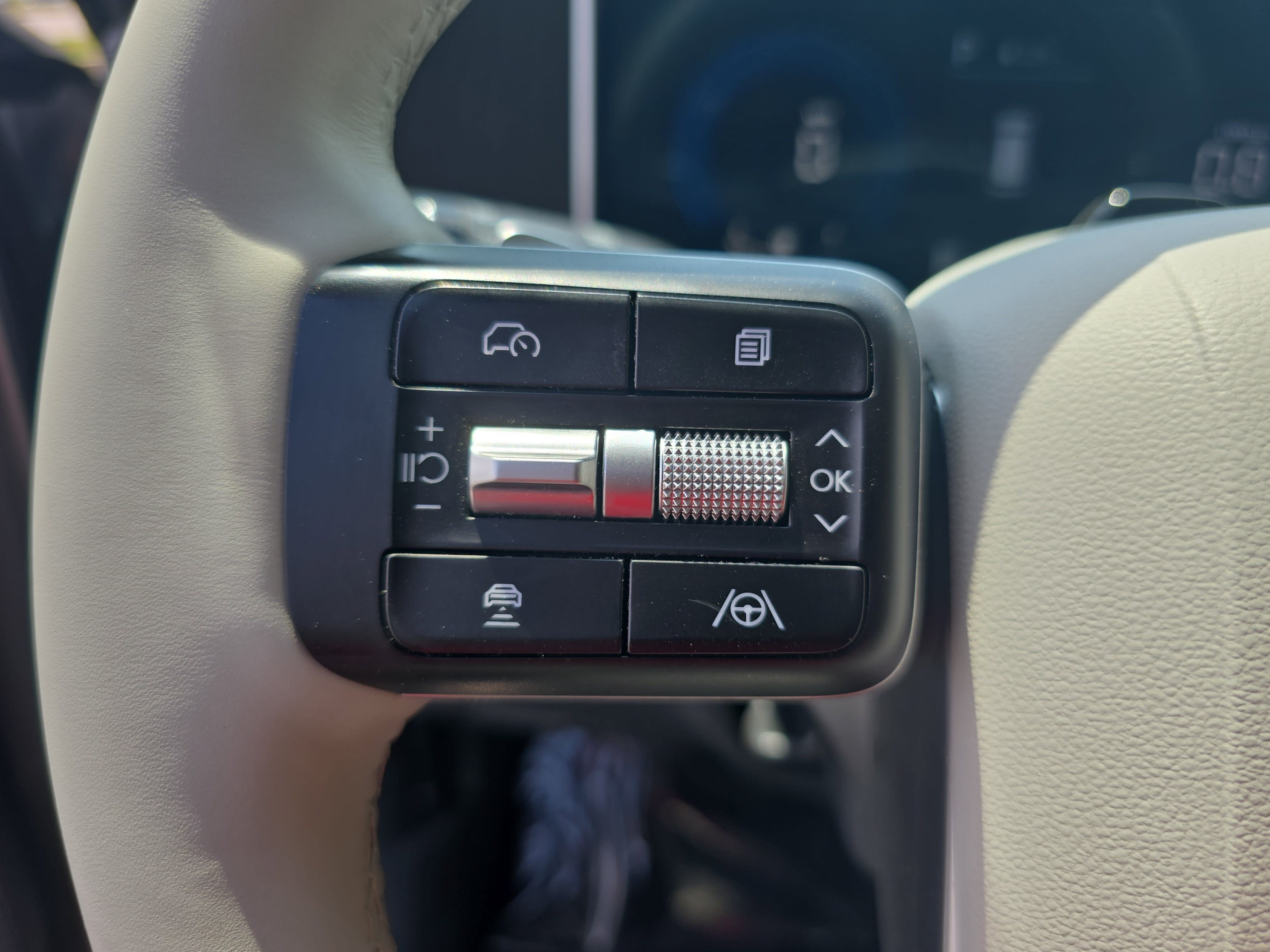 Used 2024 Hyundai Santa Fe SEL FWD image 17
