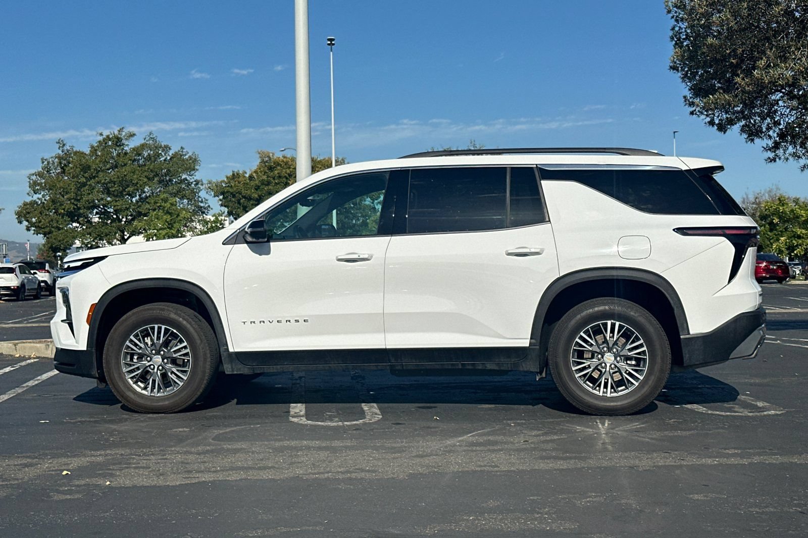 Used 2026 Chevrolet Traverse LT w/ Driver Confidence Package FWD image 7