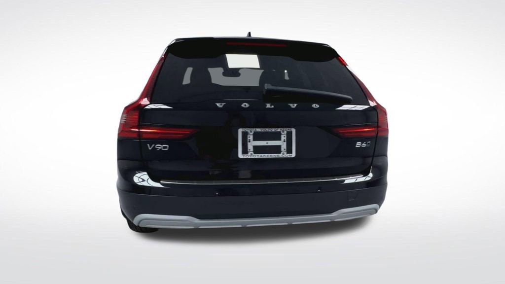Used 2025 Volvo V90 B6 Cross Country Ultra w/ Climate Package AWD/4WD image 7