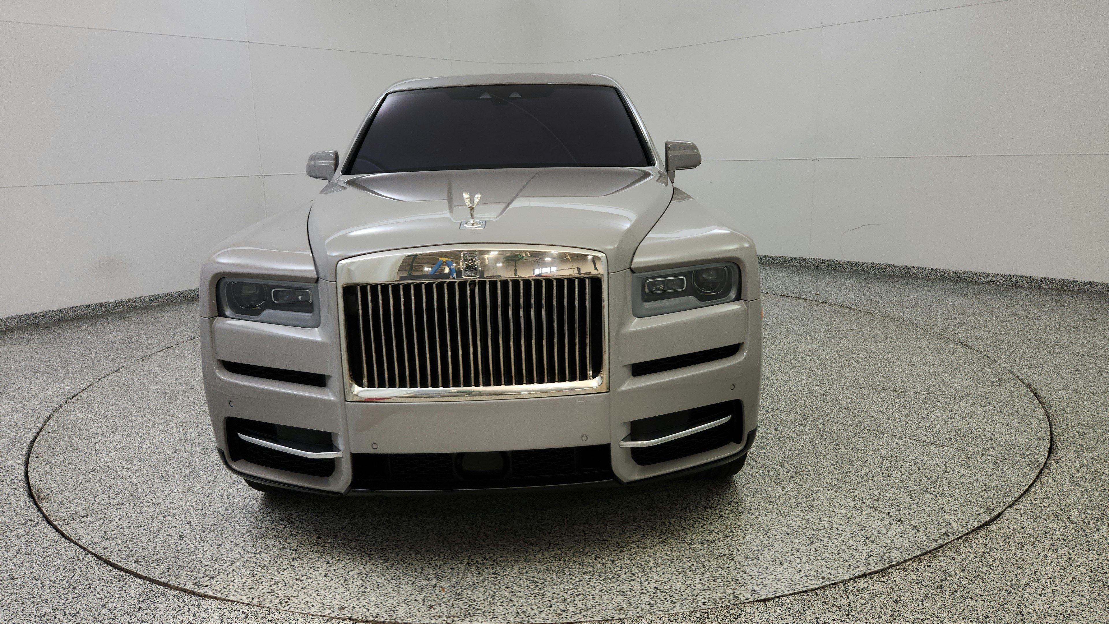 Used 2021 Rolls-Royce Cullinan AWD/4WD image 2