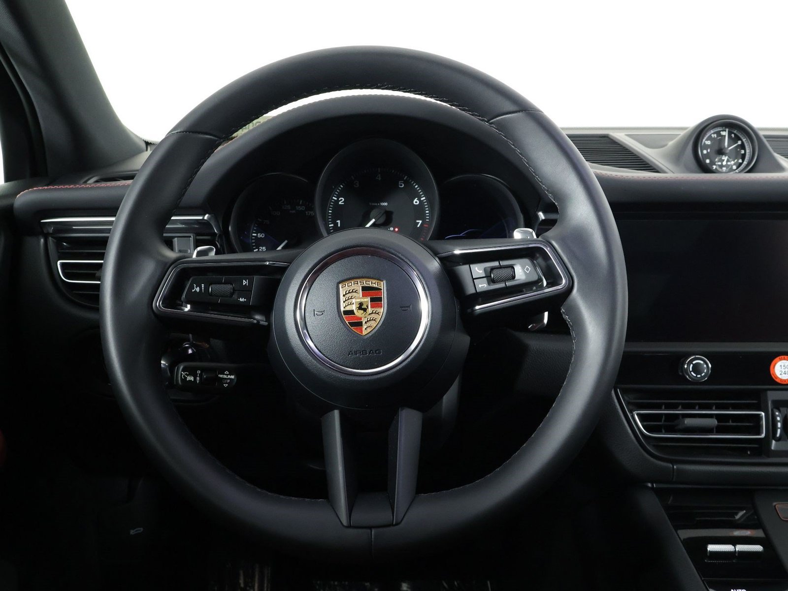Certified 2026 Porsche Macan AWD/4WD image 12