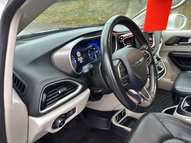 Used 2020 Chrysler Pacifica Touring-L Plus w/ Advanced Safetytec Group FWD image 13