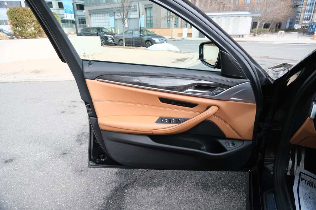 Used 2017 BMW 540i xDrive AWD/4WD image 18
