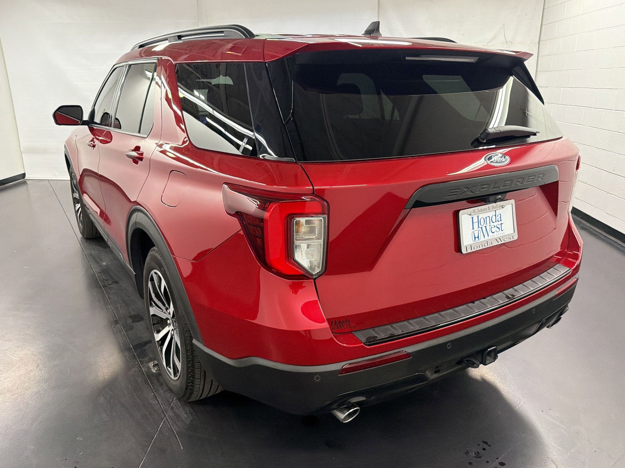 Used 2022 Ford Explorer ST-Line w/ Class IV Trailer Tow Package image 3