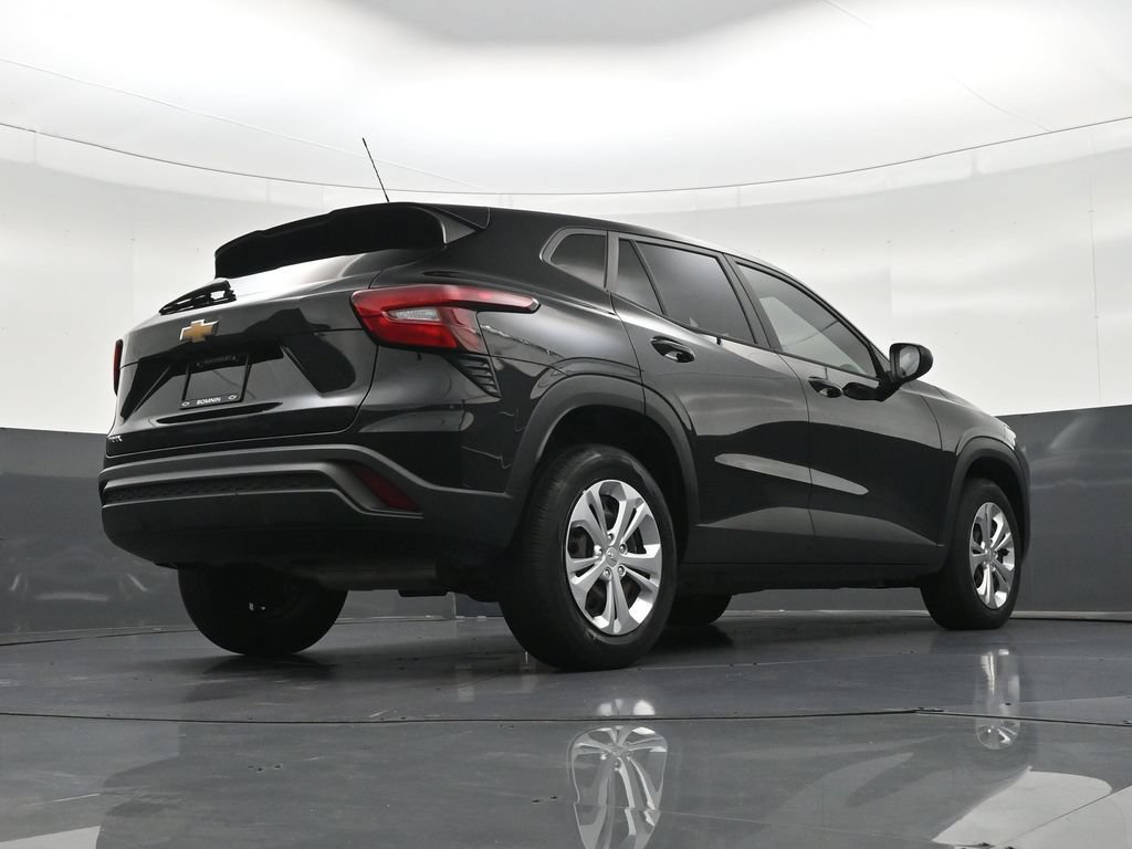 Used 2024 Chevrolet Trax LS FWD image 30