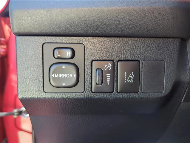 Used 2017 Toyota RAV4 LE image 9