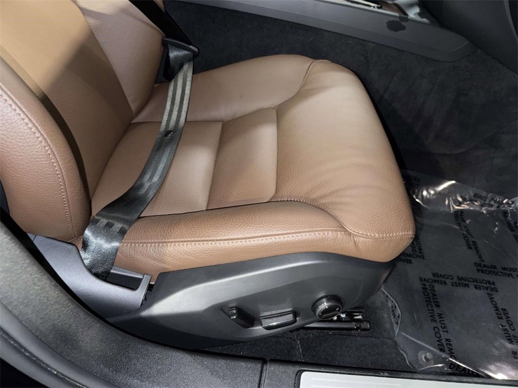 Used 2025 Volvo V60 B5 Cross Country Plus image 15