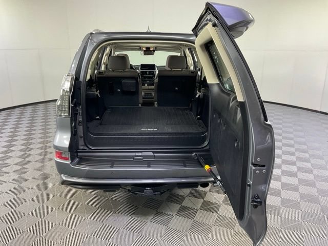 Used 2023 Lexus GX 460 Premium w/ Accessory Package AWD/4WD image 33