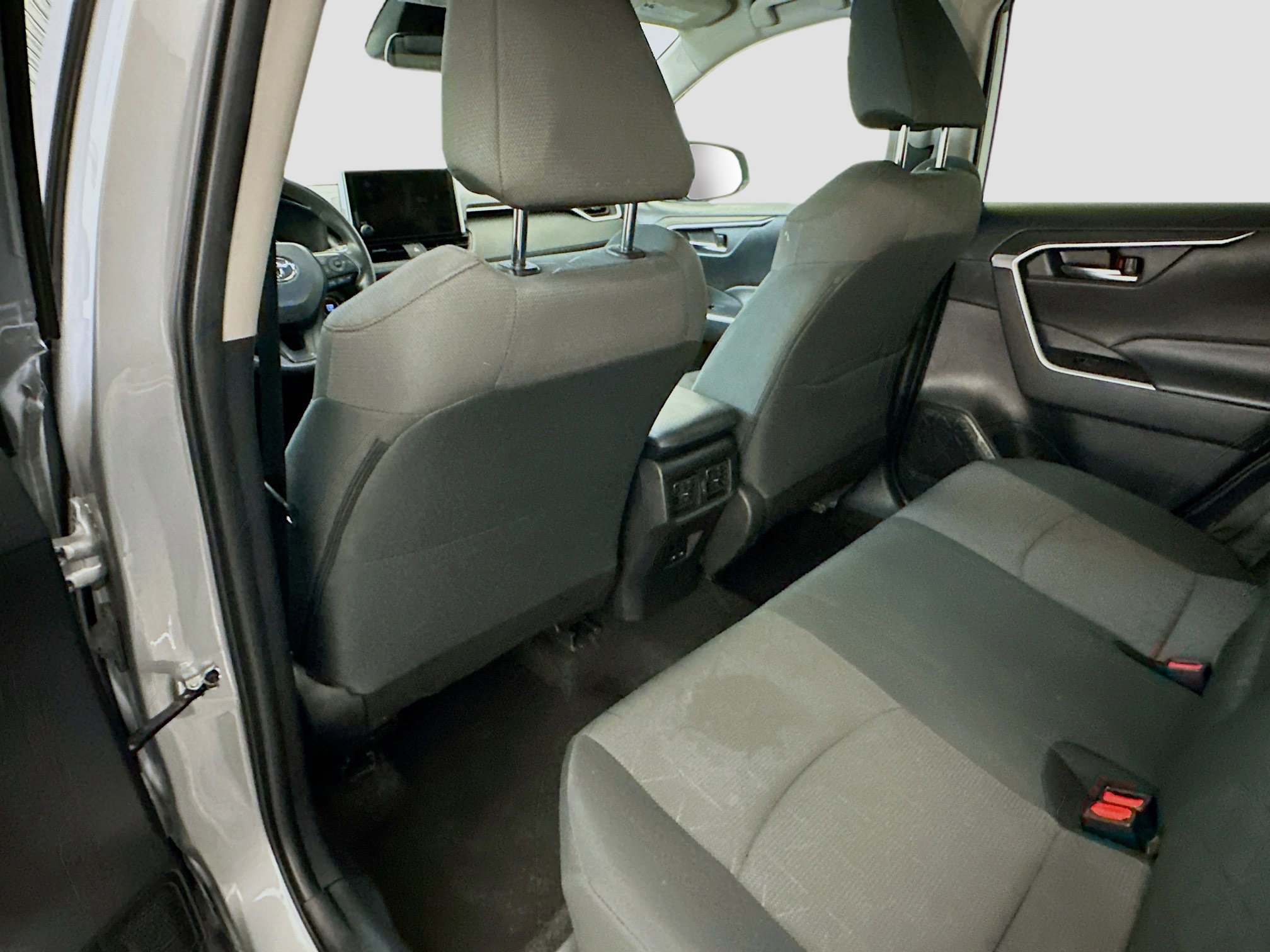 Used 2024 Toyota RAV4 XLE image 28