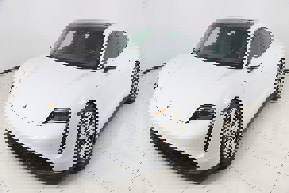 Used 2020 Porsche Taycan 4S image 26