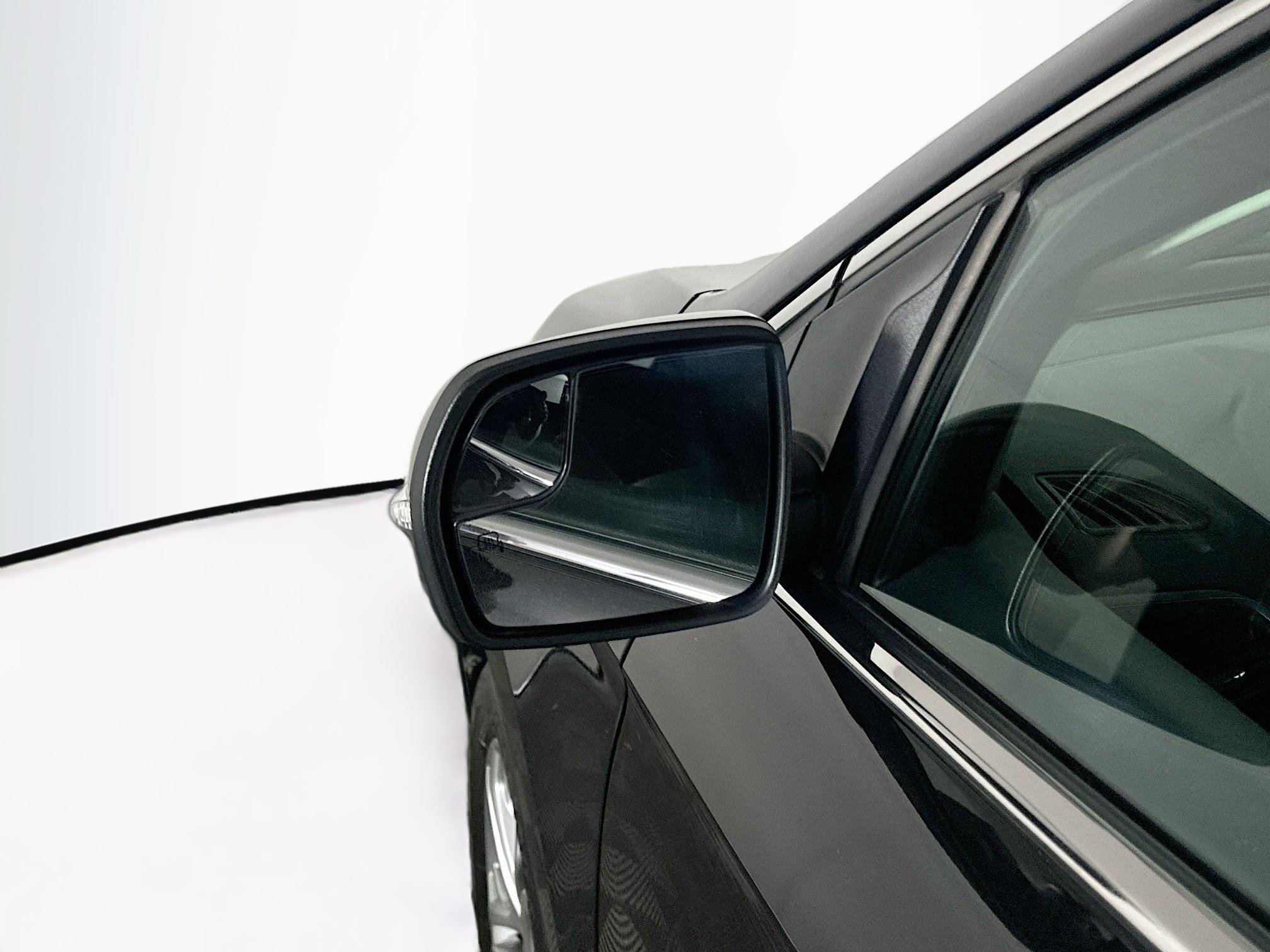 Used 2015 Ford Edge Titanium FWD image 16