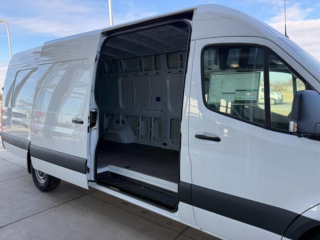 New 2025 Mercedes-Benz Sprinter 2500 image 22