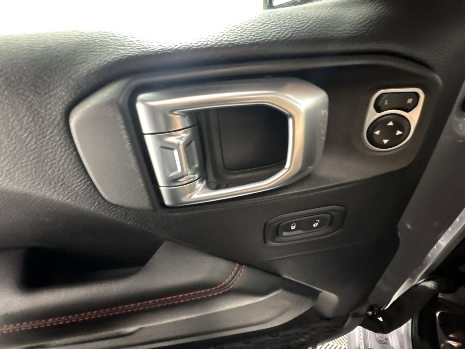 Used 2020 Jeep Gladiator Rubicon image 15