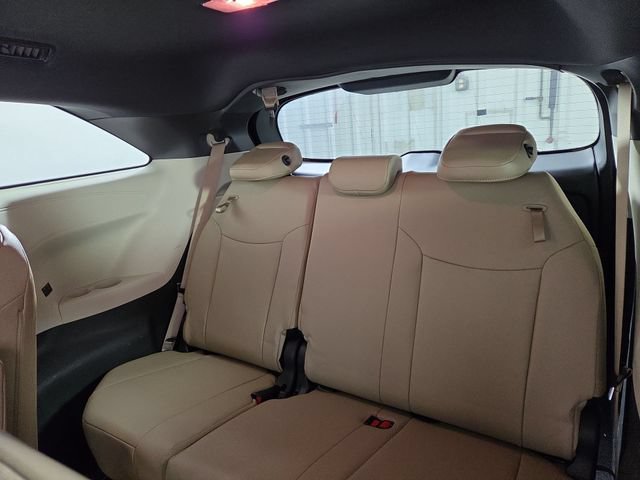 Used 2023 Toyota Sienna XLE AWD/4WD image 16