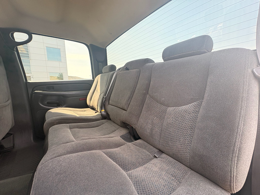 Used 2005 Chevrolet Silverado 2500 LS w/ Heavy-Duty Power Package AWD/4WD image 12