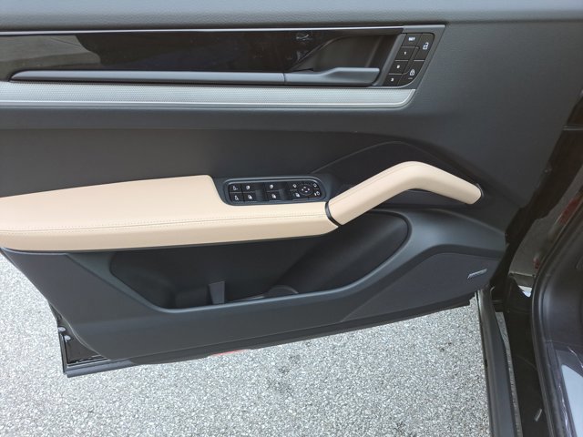 New 2026 Porsche Cayenne image 26