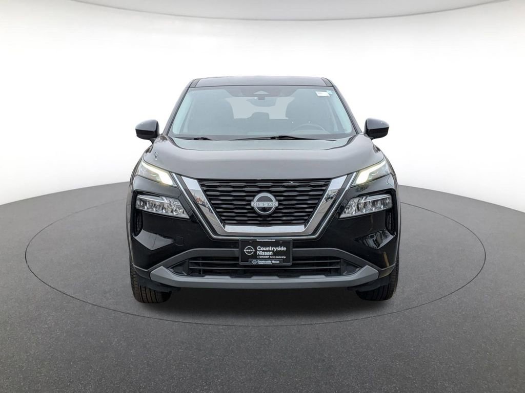 Used 2023 Nissan Rogue SV image 2