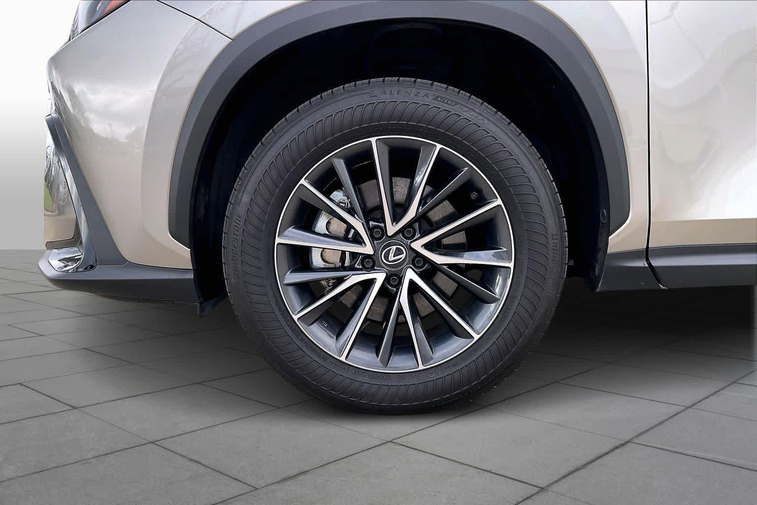 Used 2024 Lexus NX 250 FWD image 9