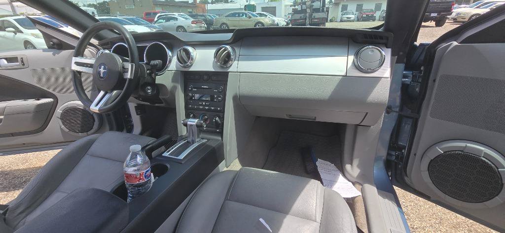 Used 2007 Ford Mustang Convertible RWD image 25