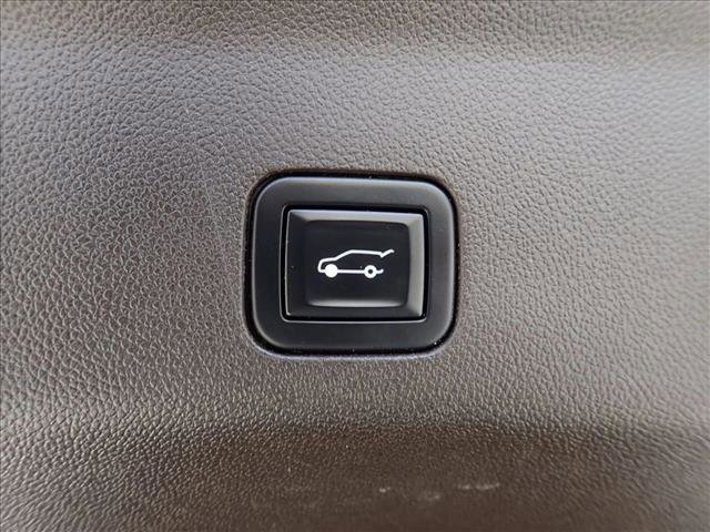 Used 2021 GMC Yukon Denali w/ Denali Premium Package image 8