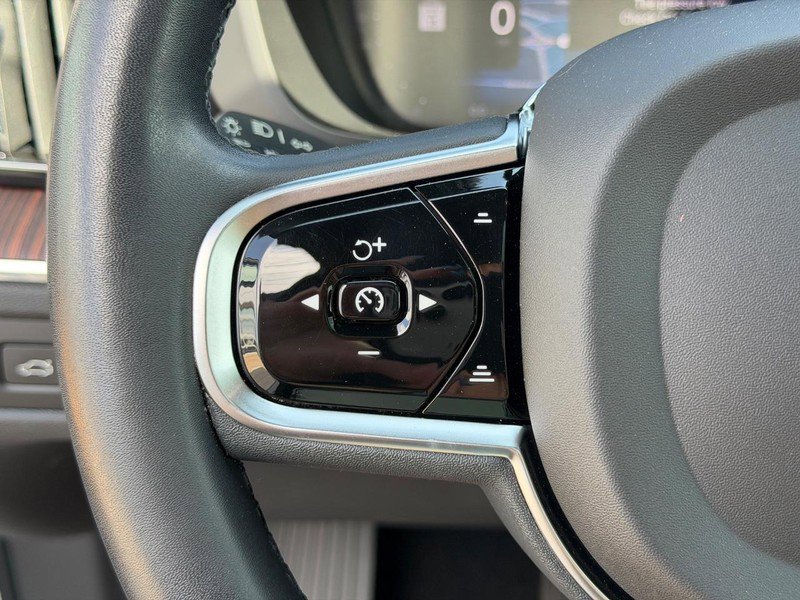 Used 2023 Volvo XC60 B5 Ultimate w/ Climate Package AWD/4WD image 21